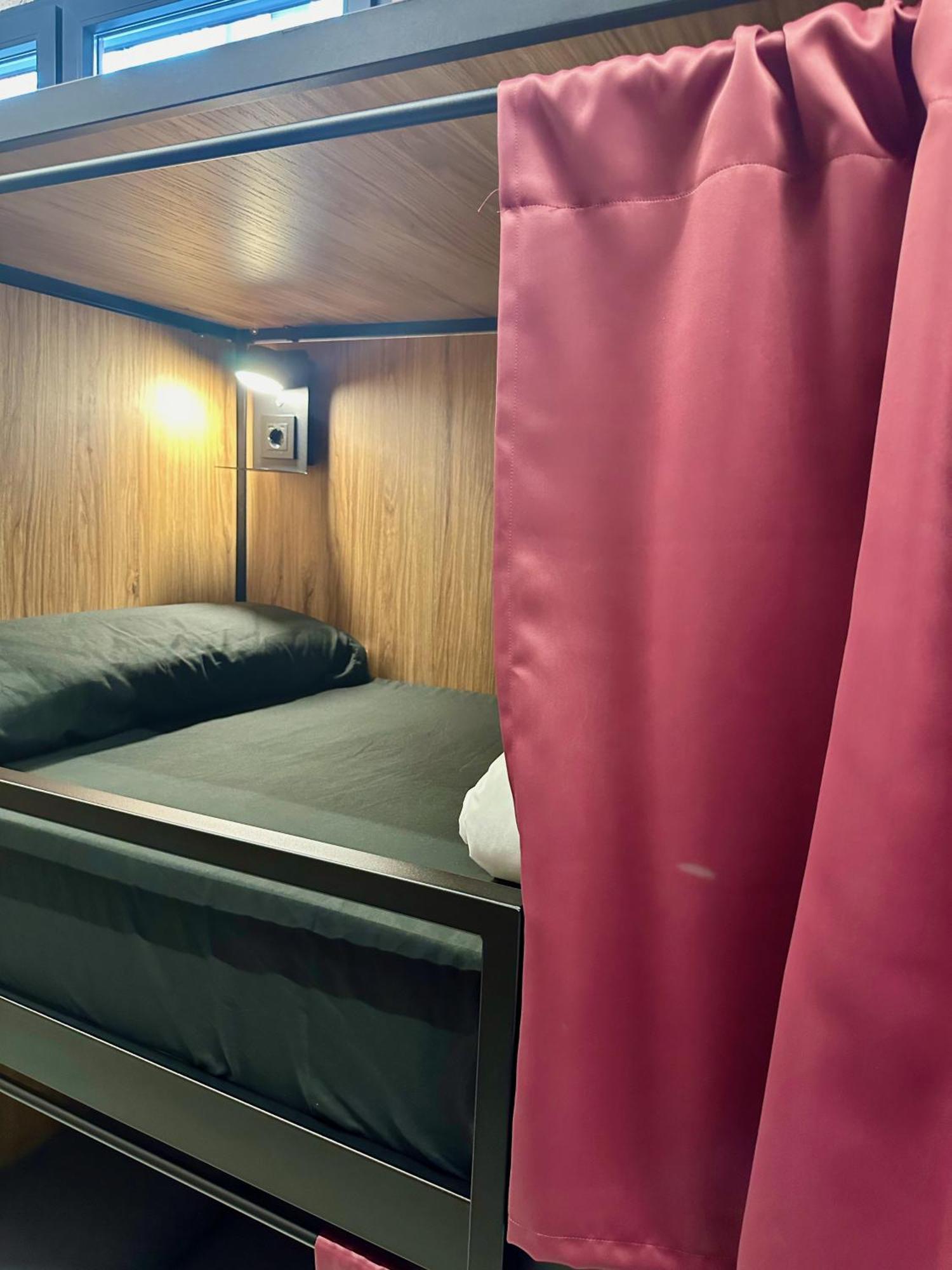 Velvet Hostels Pacifico マドリード エクステリア 写真