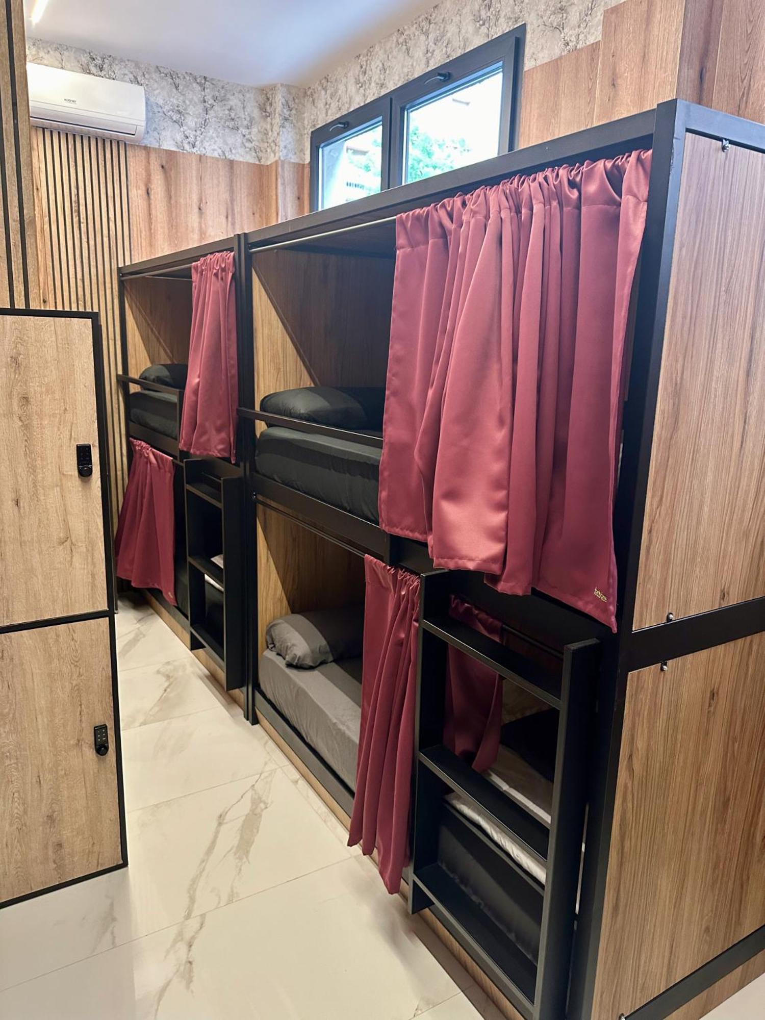 Velvet Hostels Pacifico マドリード エクステリア 写真