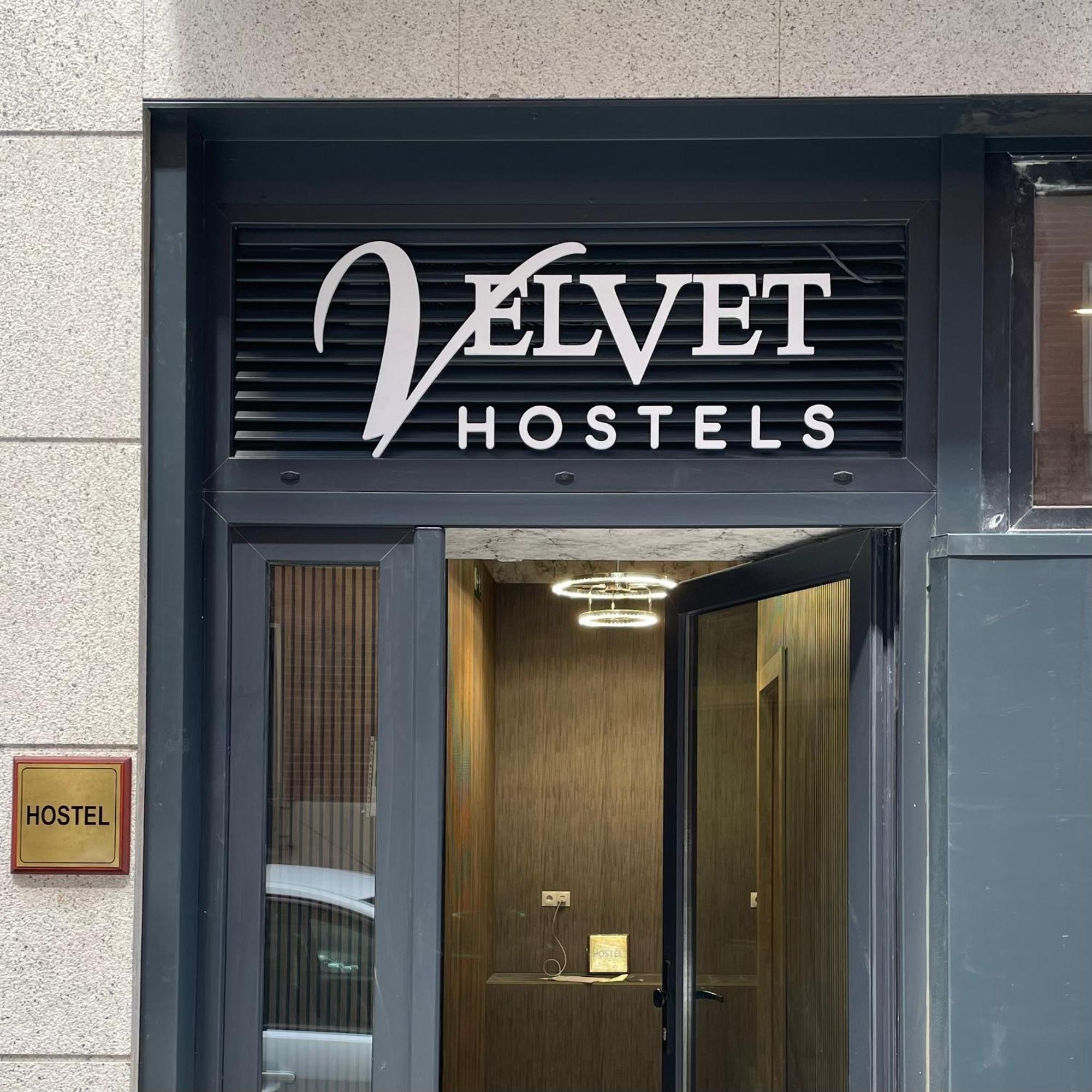 Velvet Hostels Pacifico マドリード エクステリア 写真